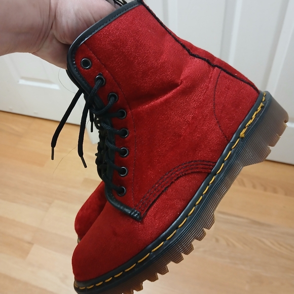 Dr. Martens 1460 Vintage Red Velvet Lace-Up Combat Boots 6 UK 8 USA for Women - Picture 5 of 12